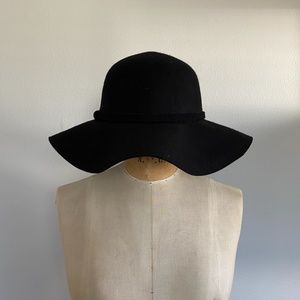 Black Wide Brim Wool Floppy Hat - Urban Outfitters/Deena & Ozzy